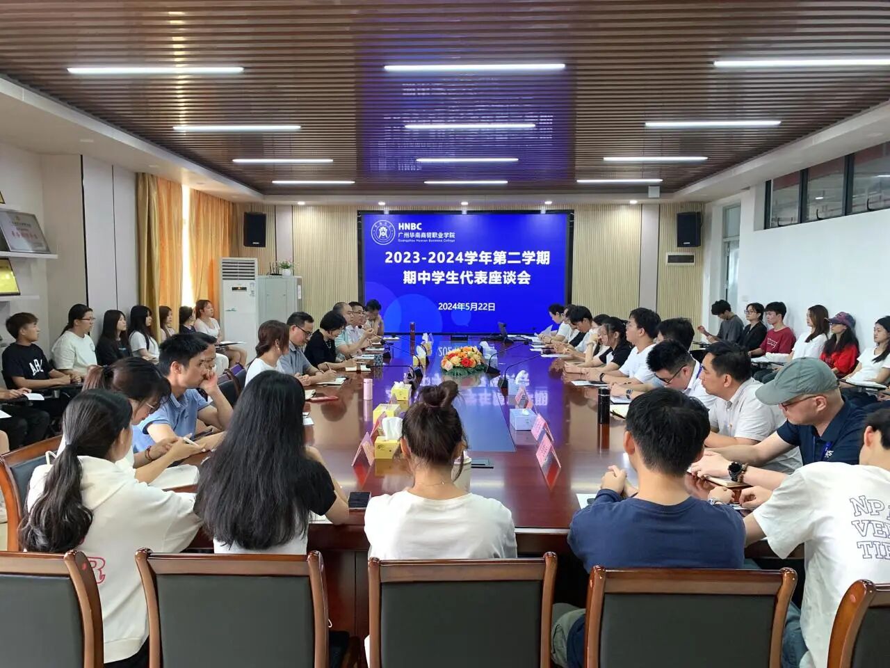 （座谈会现场）