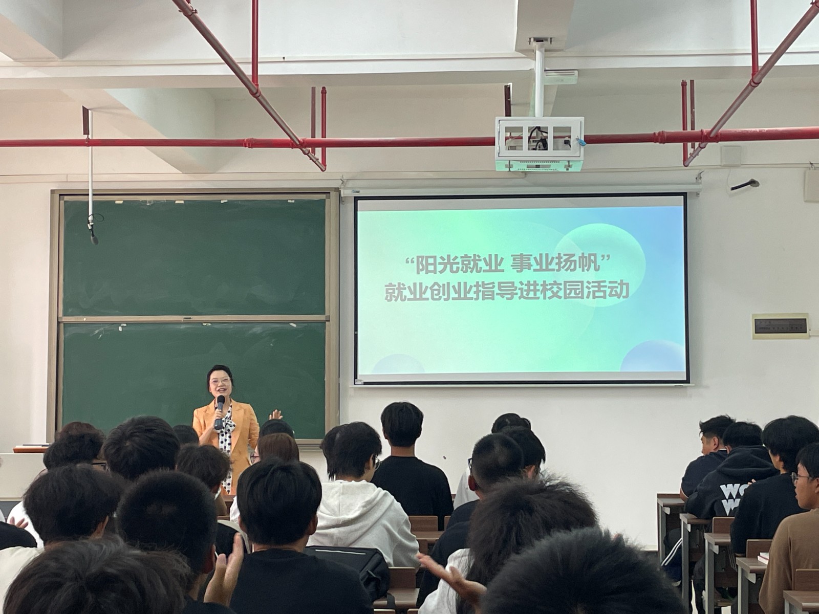 ”阳光就业 事业扬帆“就业创业指导进校园活动照片 (7).jpg